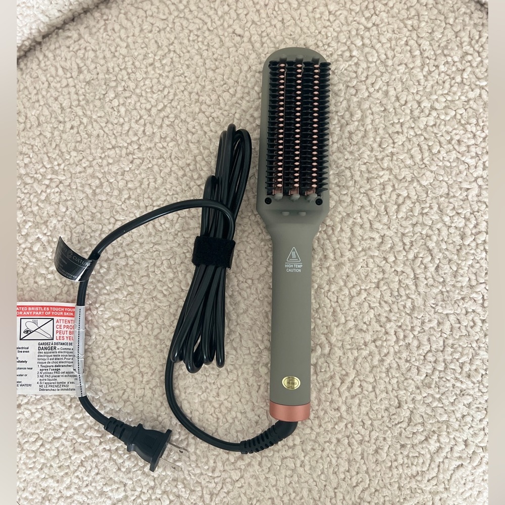 NEW COMPLEX CULTURE
Smoothing & Straightening Heated Hair Brush
